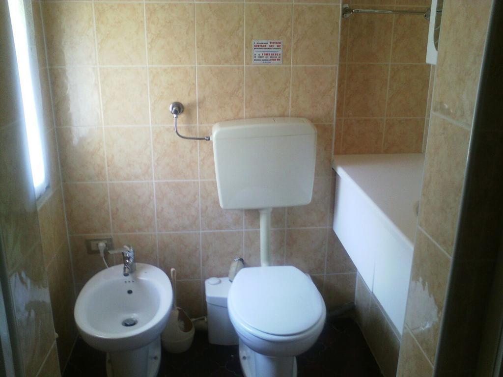 Villa Montrona Rr Имола Стая снимка