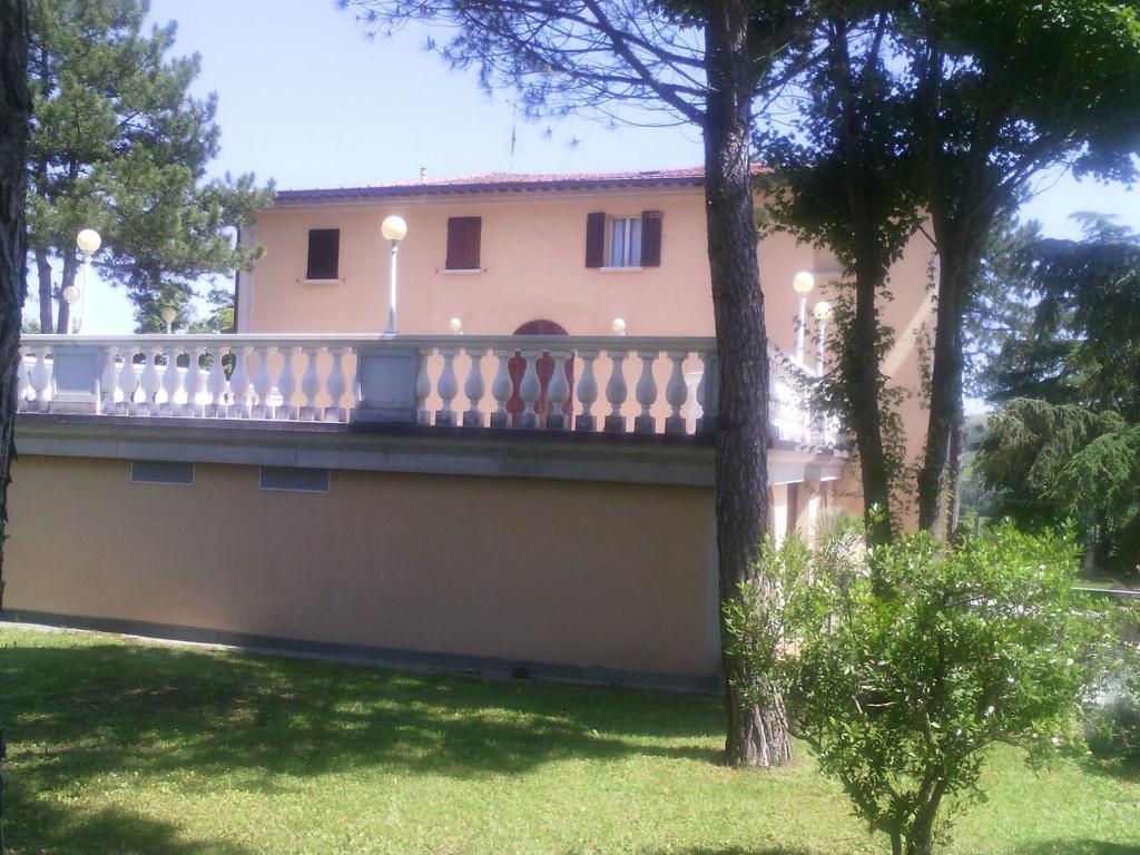 Villa Montrona Rr Имола Екстериор снимка