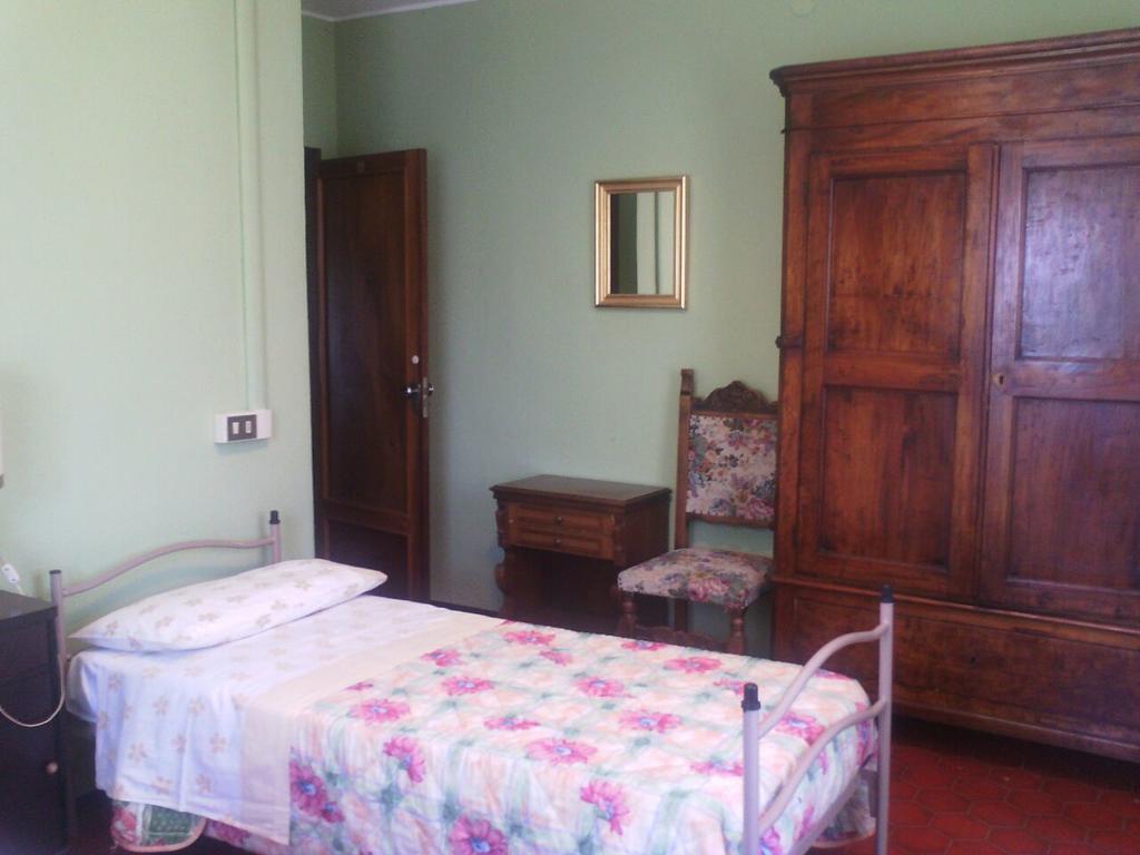 Villa Montrona Rr Имола Стая снимка