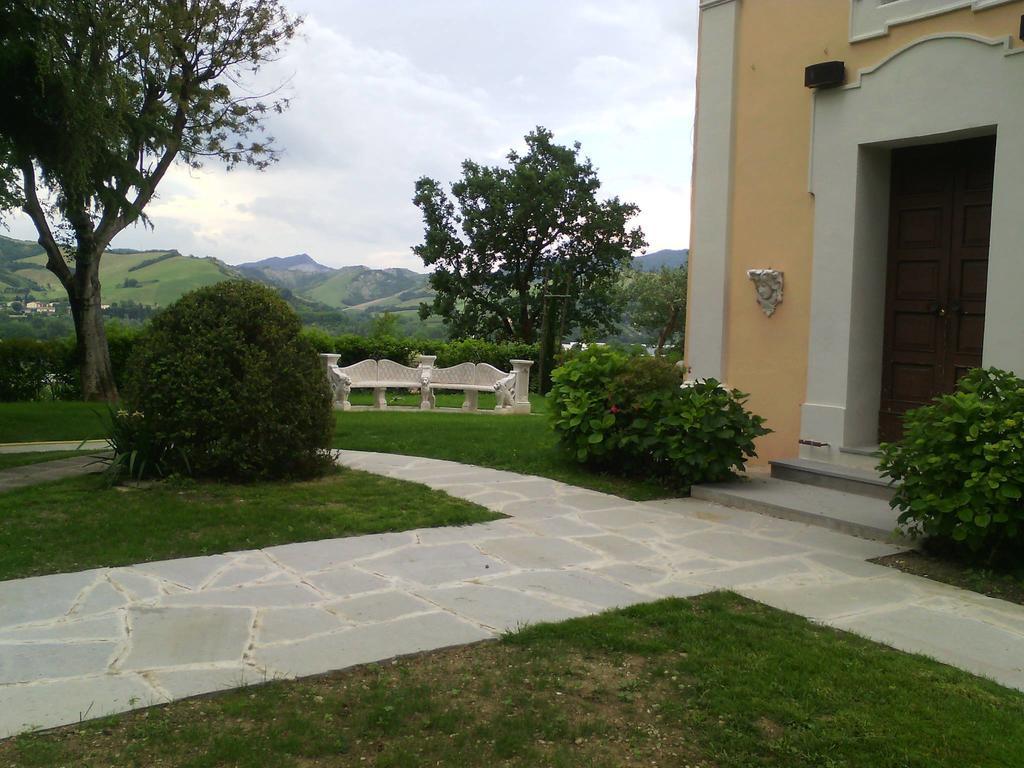 Villa Montrona Rr Имола Екстериор снимка