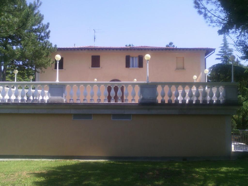 Villa Montrona Rr Имола Екстериор снимка